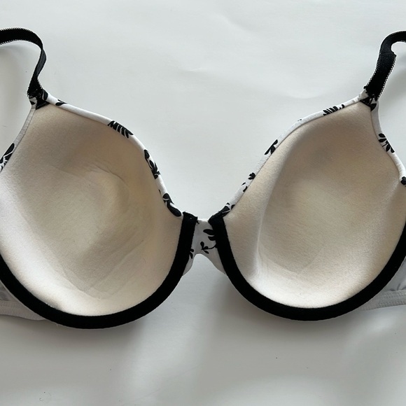 Victoria's Secret Black and White Floral Bra - Picture 4 of 6